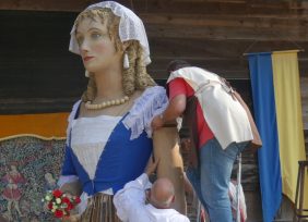 La fixation du bras gauche